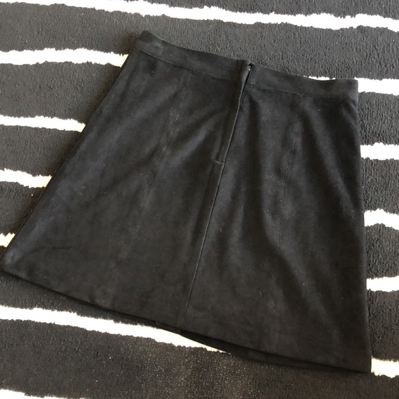 Black suede skirt - Picture 2 of 3